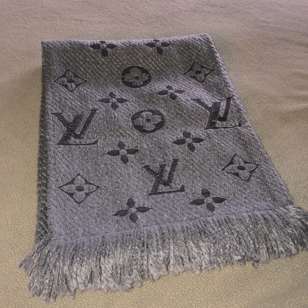 Louis Vuitton RARE FIND Wool & silk scarf